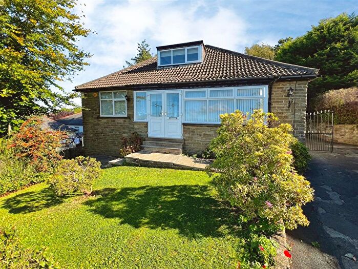 3 Bedroom Detached House For Sale In Derwent Road, Bradford, BD2