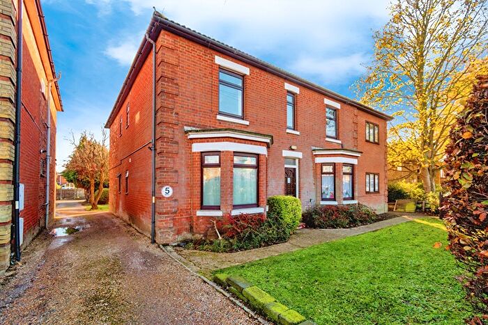 2 Bedroom Flat For Sale In Winchester Road, Southampton, Hampshire, SO16