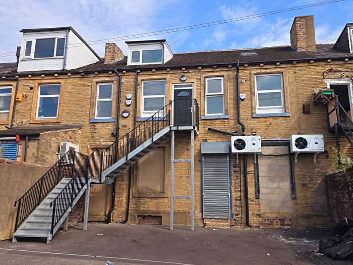 2 Bedroom Property To Rent In Otley Road, Bradford, BD3