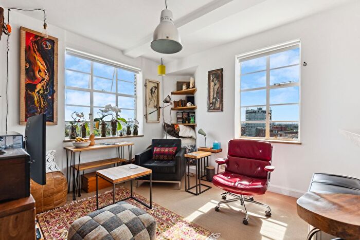 2 Bedroom Flat To Rent In Kings Court, Hamlet Gardens, W6