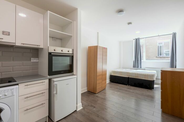 Studio To Rent In London Road, East Grinstead, RH19