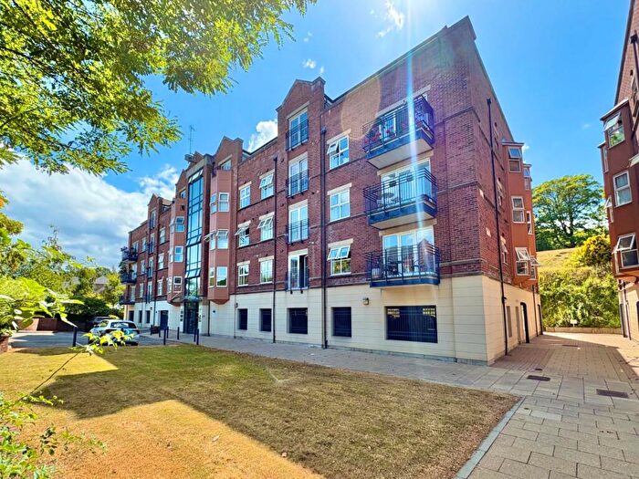 3 Bedroom Flat To Rent In Carisbrooke Road, Far Headingley, Leeds, LS16