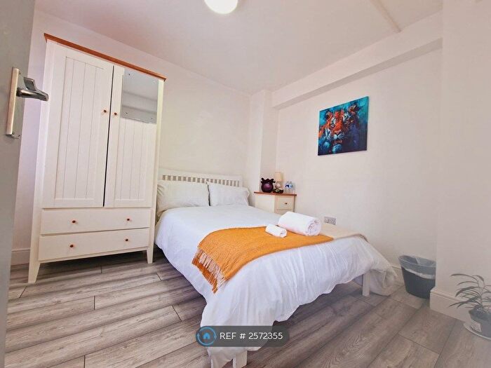 5 Bedroom Terraced House To Rent In Avenue Road, Harold Wood, Romford, RM3