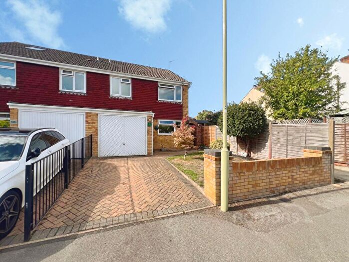 3 Bedroom Semi-Detached House For Sale In Eland Road, Aldershot, Hampshire, GU12