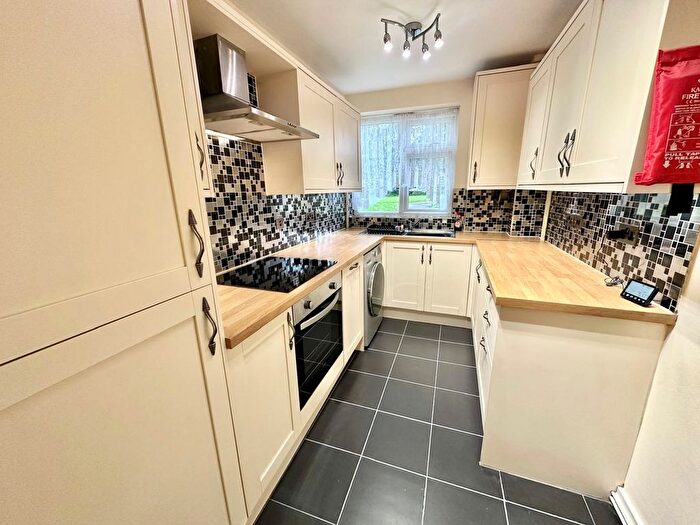 1 Bedroom Flat To Rent In Lloyds Court, Altrincham, WA14