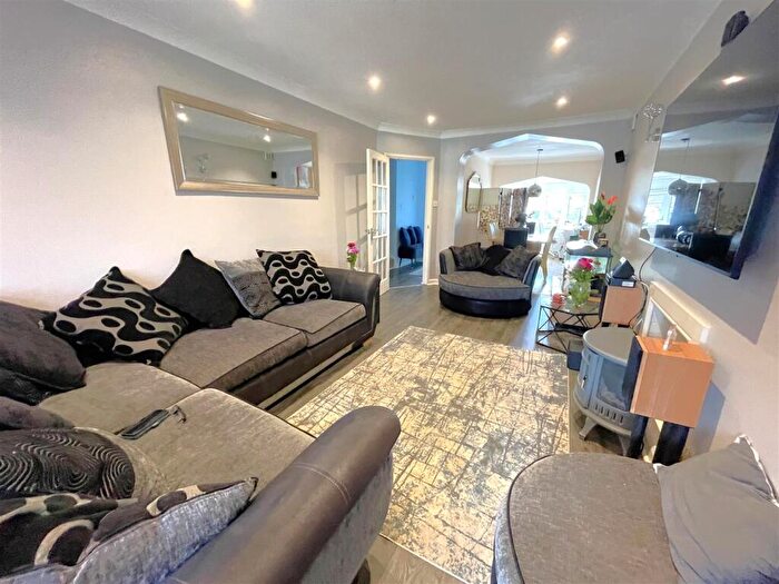 4 Bedroom Detached House For Sale In Village Road, Cheltenham, GL51