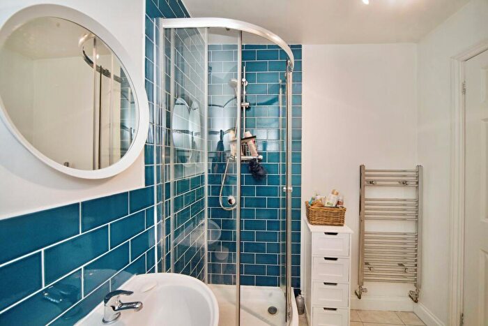 1 Bedroom Flat For Sale In Friern Barnet Road, London, London, N11