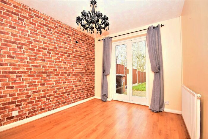 3 Bedroom Semi-Detached House To Rent In Simpson Close, Barrow-Upon-Humber, DN19