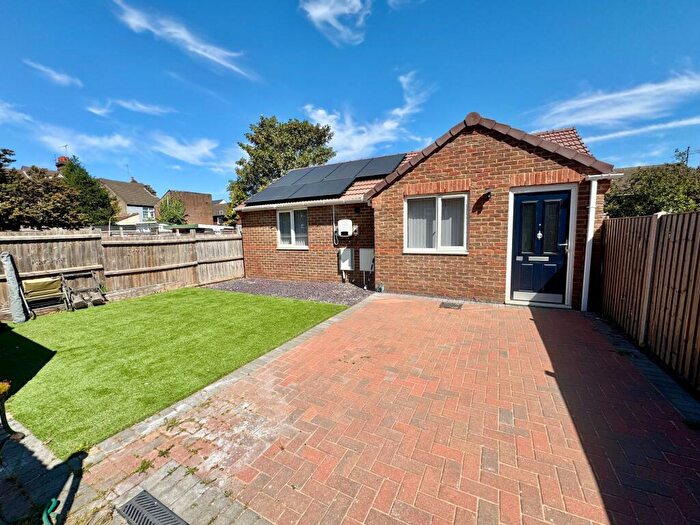 1 Bedroom Detached Bungalow For Sale In Arthur Street, Luton, LU1