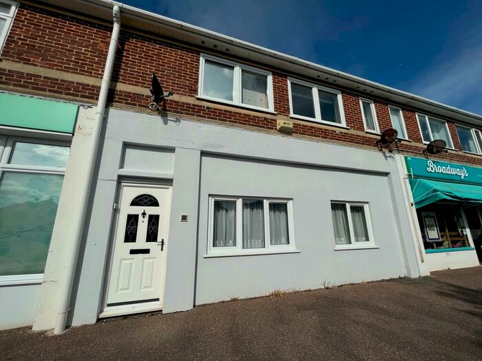 2 Bedroom Flat To Rent In The Broadway, Hengistbury Head, BH6