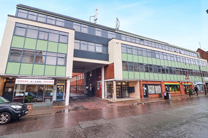 1 Bedroom Flat For Sale In Glasshouse, Mill Street, Bedford, MK40