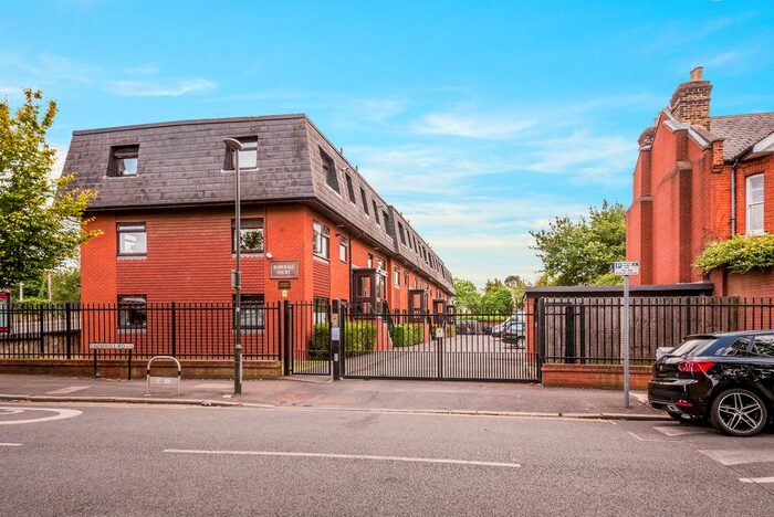 2 Bedroom Flat To Rent In Cromwell Road, London, SW19