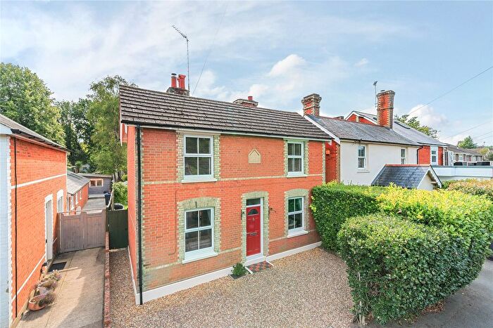 3 Bedroom Detached House For Sale In Lightwater, Surrey, GU18