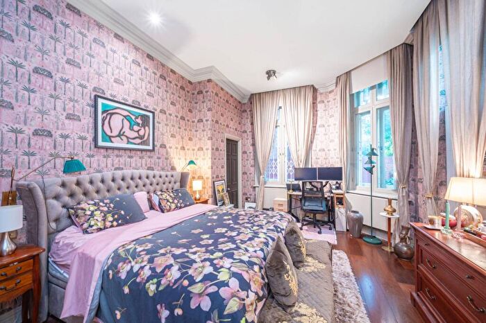 2 Bedroom Flat For Sale In Grosvenor House, Hampstead, London, NW3