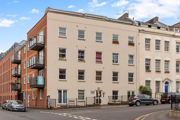 3 Bedroom Flat For Sale In Flat, Balloon Court, Cave Street, Bristol, BS2