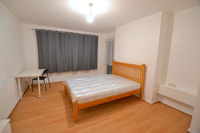4 Bedroom Flat To Rent In Barnardo Street, London, E1