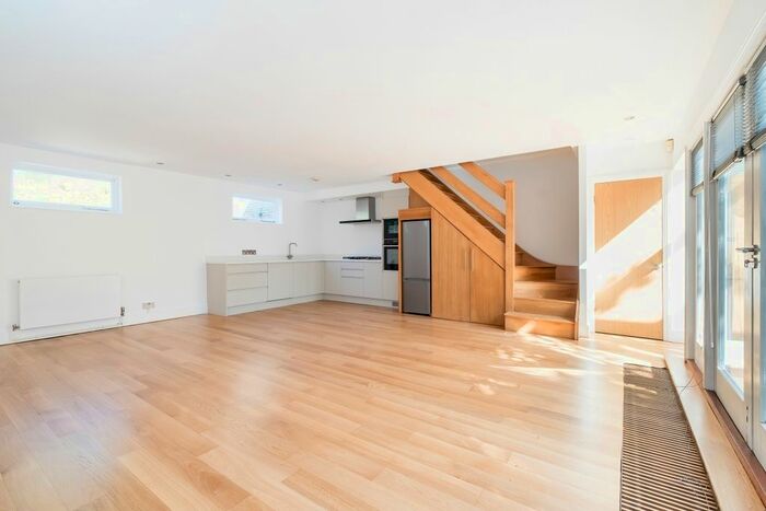 2 Bedroom Detached House To Rent In Cloudesley Square, London, N1