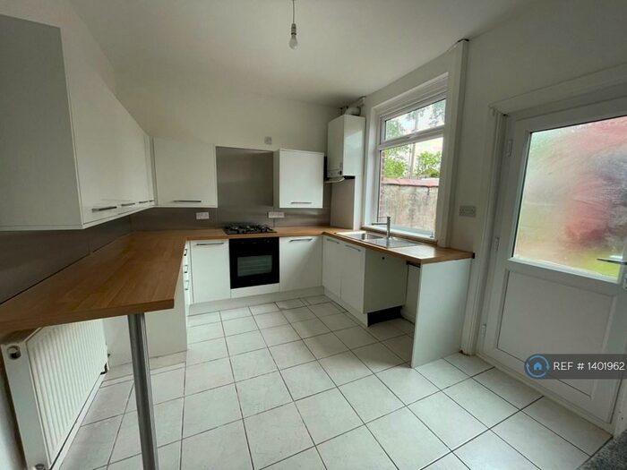 3 Bedroom Terraced House To Rent In Ashton Road, Oldham, OL8