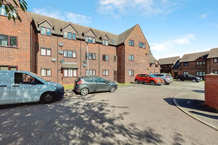 1 Bedroom Flat For Sale In Oliver Close, Rushden, NN10