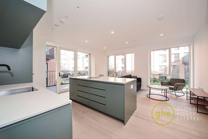 2 Bedroom Flat To Rent In Parkview Avenue, Brent Cross, London, NW2