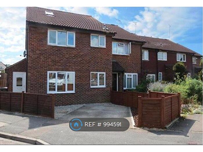 1 Bedroom Terraced House To Rent In Avebury, Slough, SL1