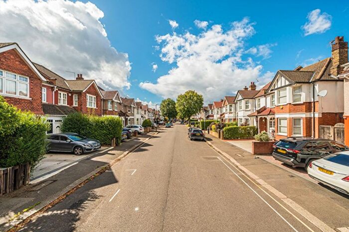5 Bedroom Property For Sale In Osterley Avenue, Osterley, TW7