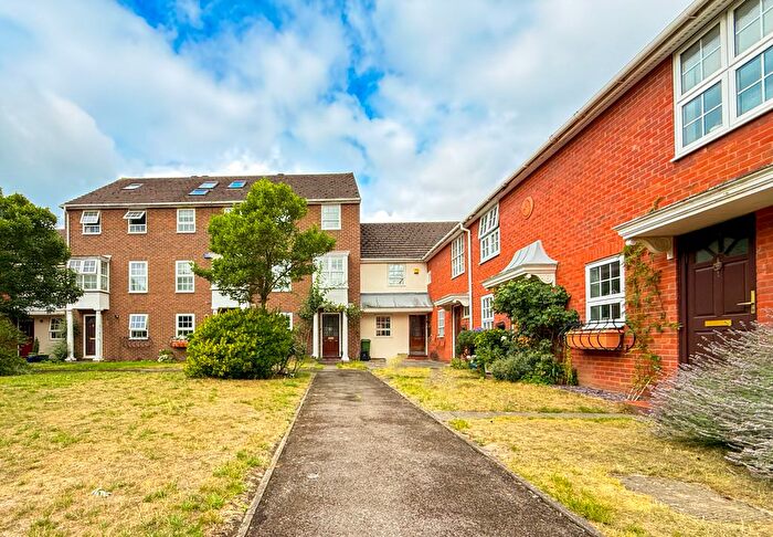 3 Bedroom Semi-detached House To Rent In Temple Road, Kew, Richmond, TW9