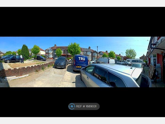 4 Bedroom Terraced House To Rent In Cypress Grove, Ilford, IG6