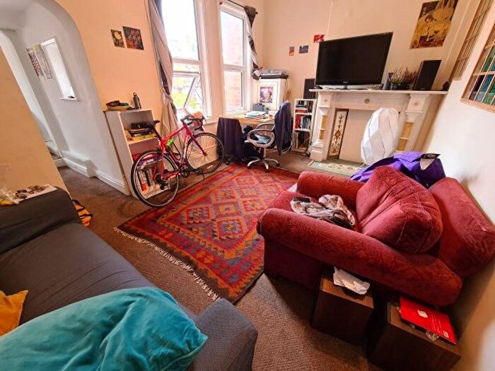 1 Bedroom Flat To Rent In Hyde Park Road, Leeds, LS6