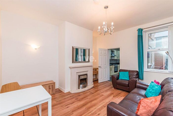 2 Bedroom Flat To Rent In Dinsdale Road, Sandyford, Newcastle Upon Tyne, NE2
