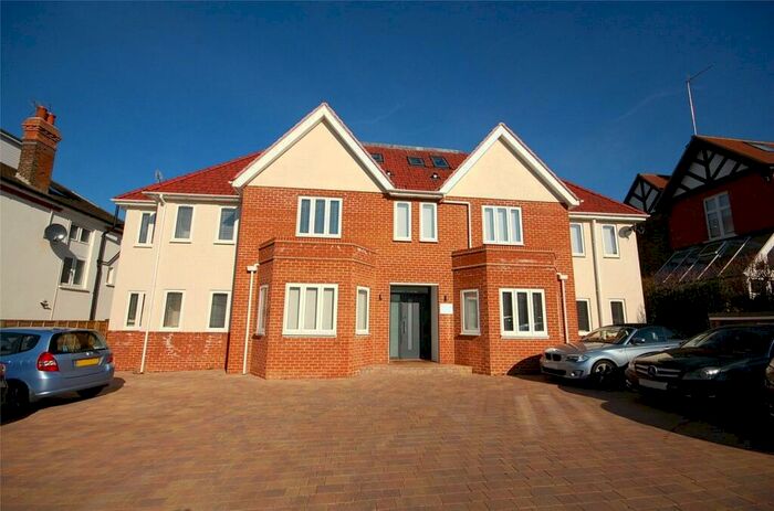 2 Bedroom Apartment To Rent In Woodside Park Road, London, N12