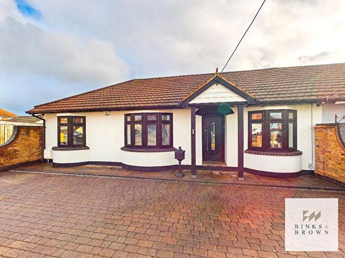 3 Bedroom Semi-Detached Bungalow For Sale In Central Avenue, Corringham, Essex, SS17