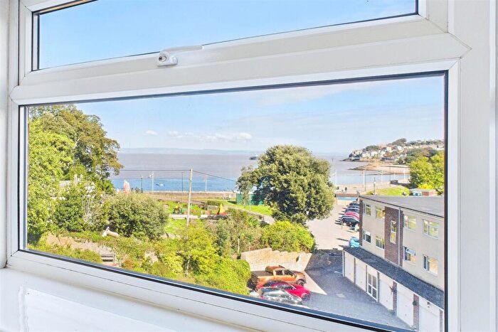 2 Bedroom Flat For Sale In Top Floor Flat With Garage Next To Marine Lake, Clevedon, BS21