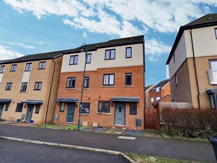 4 Bedroom Semi Detached House To Rent In Jones Hill, Hampton Vale, Peterborough, PE7