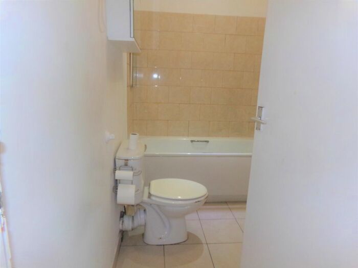 3 Bedroom Terraced House To Rent In Sumner Road, Croydon, Surrey CR0