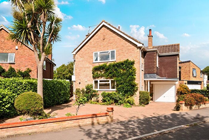 4 Bedroom Detached House For Sale In Kenton Avenue, Sunbury-On-Thames, TW16