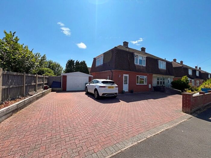 3 Bedroom Semi Detached House For Sale In Waverley Gardens, Melksham, SN12