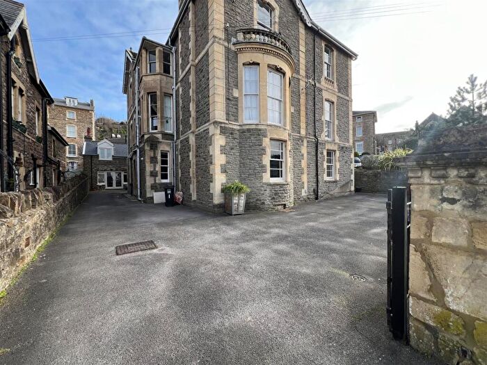 2 Bedroom Flat To Rent In Flat Pinehurst, Bellevue Road, Clevedon, BS21