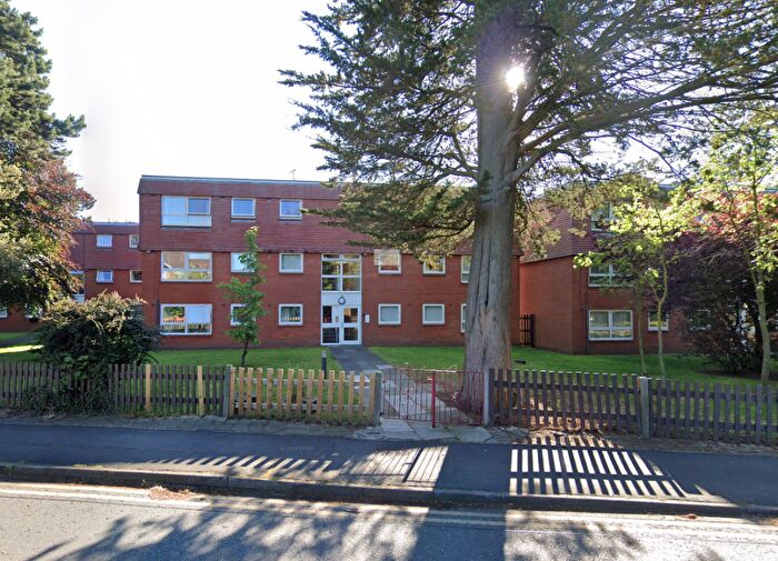 2 Bedroom Flat To Rent In Plymyard Avenue, CH62