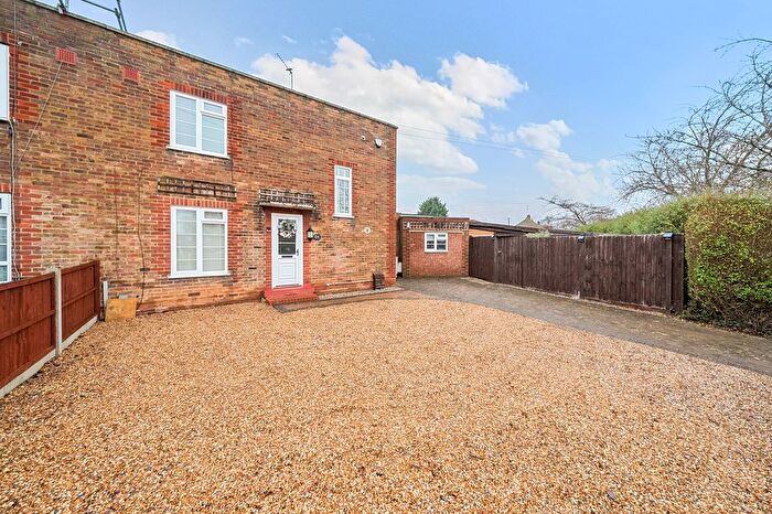 4 Bedroom Semi Detached House For Sale In Hunters Way, Welwyn Garden City, AL7