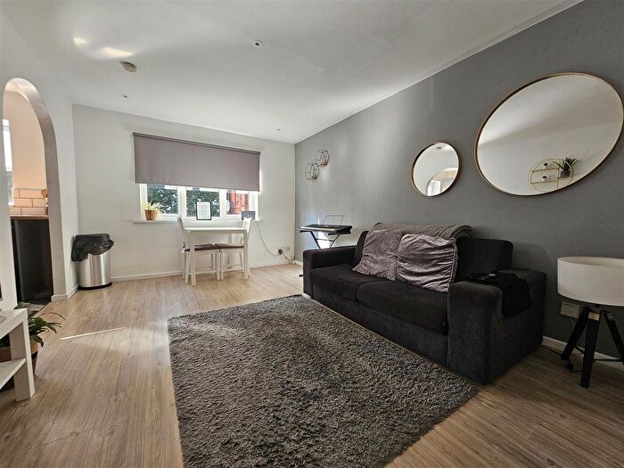 2 Bedroom Flat To Rent In Woodnewton Close, Gorton, Manchester, M18