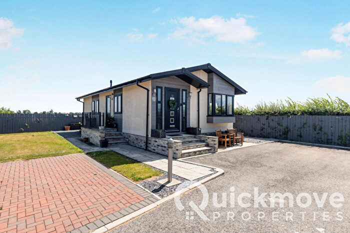 2 Bedroom Park Home For Sale In Tadcaster, North Yorkshire, LS24