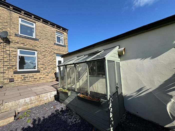 2 Bedroom End Of Terrace House To Rent In Cooperative Terrace, Wooldale, HD9