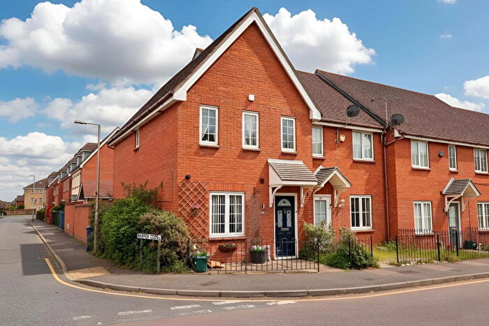 3 Bedroom End Of Terrace House For Sale In Hedingham Road, Chafford Hundred, Thurrock, RM16