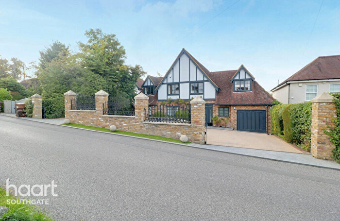 5 Bedroom Detached House For Sale In Hanyards Lane, Potters Bar, EN6