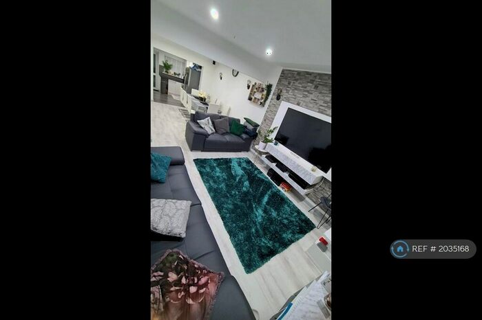 1 Bedroom Terraced House To Rent In Southend Arterial Road, Gidea Park, Romford, RM2