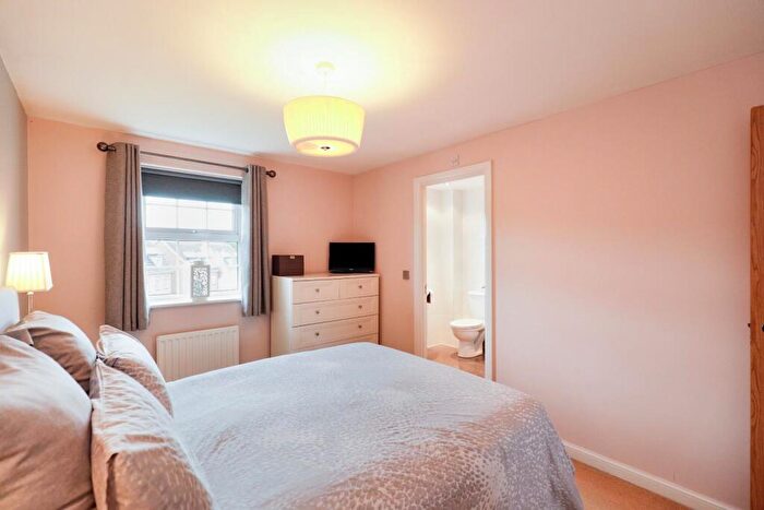 3 Bedroom Semi-Detached House For Sale In The Avenue, Harrogate, HG1