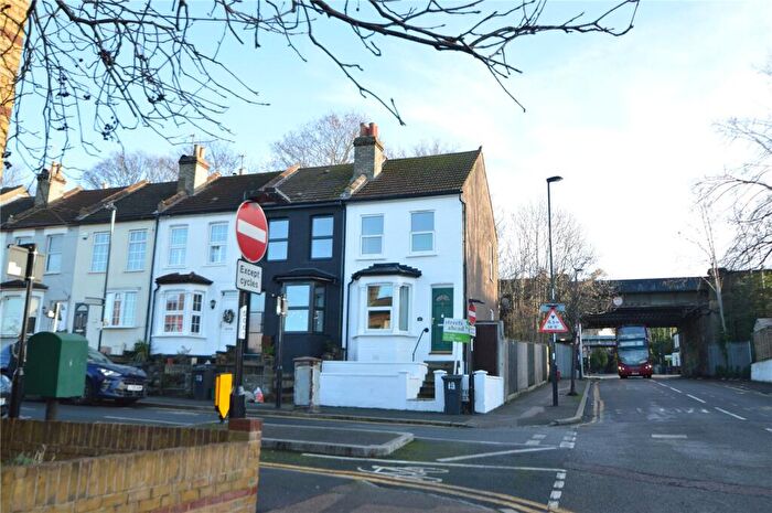 2 Bedroom End Of Terrace House For Sale In St. Peters Street, South Croydon, CR2