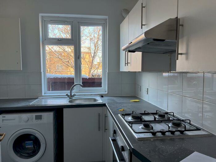 3 Bedroom Flat To Rent In Fore Street, Edmonton, N9