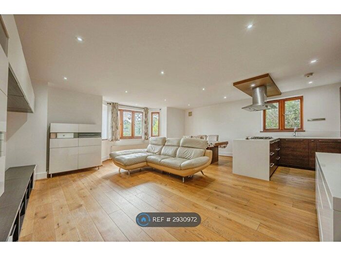 2 Bedroom Flat To Rent In Plough Lane, Purley, CR8